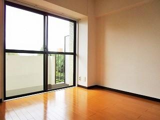 �y���ԁE���r���O�z�@�����̓t���[�����O��