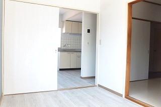 �y�����E���r���O�z�@