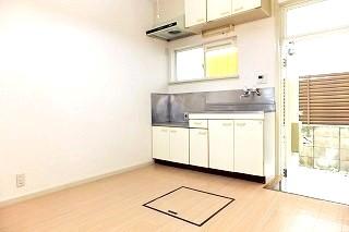 �y�����E���r���O�z�@���t�@�~���[�E�J�b�v���E���[���V�F�A���ɂ��X�X���I��