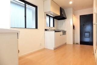 �y���ԁE���r���O�z�@���L�b�`���X�y�[�X4.7����