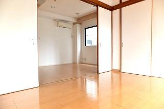 �y�����E���r���O�z�@