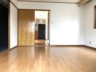 �y�����E���r���O�z�@