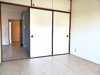 �y�����E���r���O�z�@