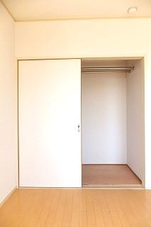 �y���[�z�@����e�ʂ̎��[�X�y�[�X���@�������ɂ��d�l���قȂ�܂�
