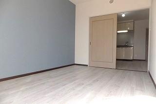 �y�����E���r���O�z�@