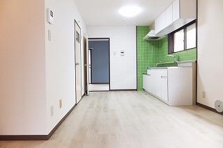 �y���ԁE���r���O�z�@