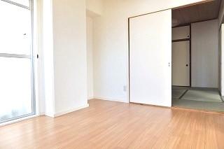 �y�����E���r���O�z�@��2�ʍ̌��ł���