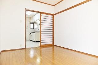 �y���ԁE���r���O�z�@��������̖��邢�������ł���