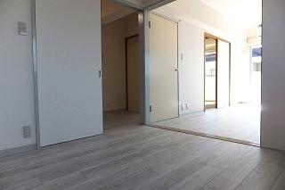 �y�����E���r���O�z�@